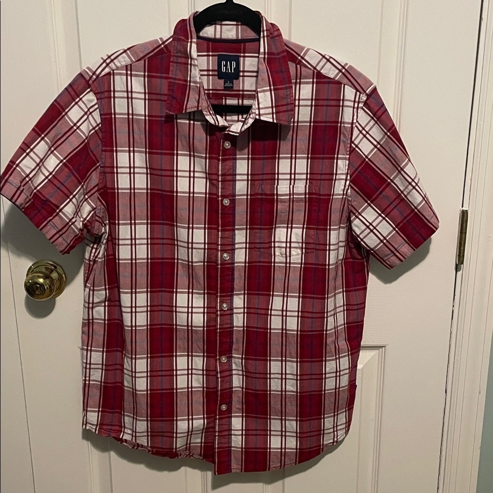 GAP Men's Red and White Checkered Button-Down Shirt